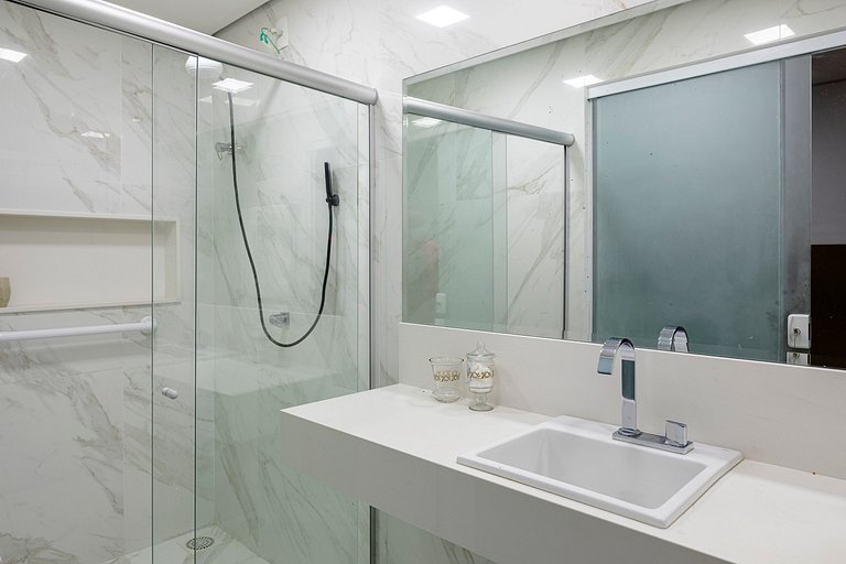 Ang011 - Exceptional Seafront Estate on Gipoia Island