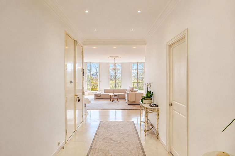 Par168 - Apartment with Eiffel Tower Views on the Champ de M