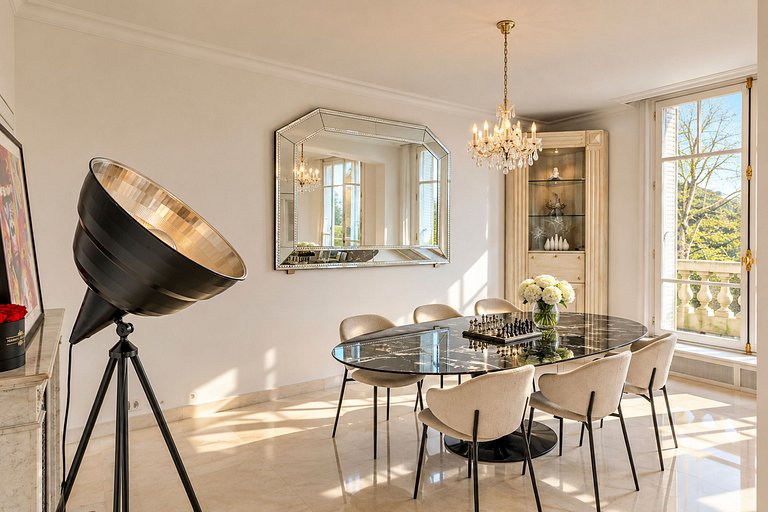 Par168 - Apartment with Eiffel Tower Views on the Champ de M