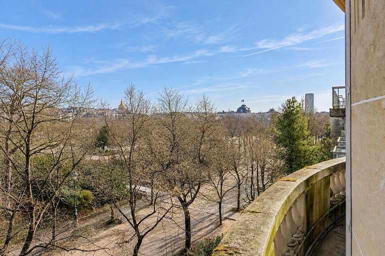 Par168 - Apartment with Eiffel Tower Views on the Champ de M