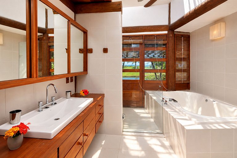 Bah002 - Luxury 6-Bedroom Beachfront Villa in Trancoso