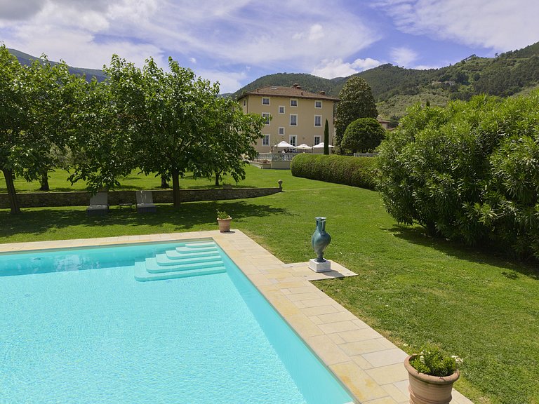 Tus022 - A beautiful 18th-century villa next to Lucca