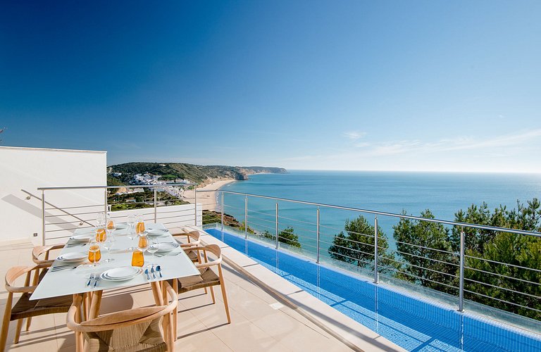 Alg003 - Villa on the clifftop of Praia de Salema, Algarve