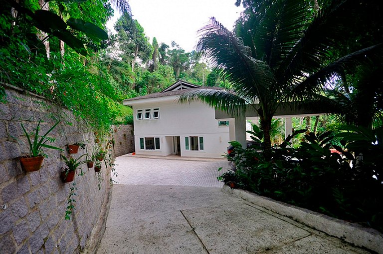 Ang046 - Beautiful beachfront mansion in Angra dos Reis