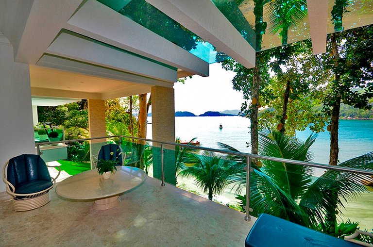 Ang046 - Beautiful beachfront mansion in Angra dos Reis