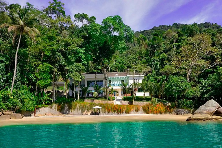 Ang046 - Beautiful beachfront mansion in Angra dos Reis