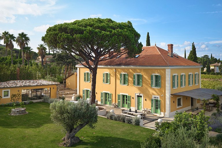 Azu002 - A 19th century villa next to Saint-Tropez