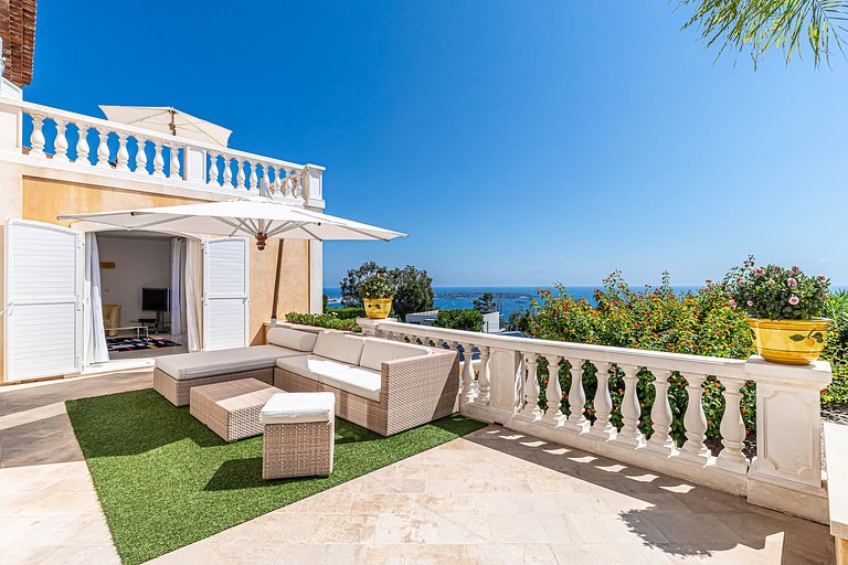 Azu132 - Exceptional Villa for Rent in Cannes