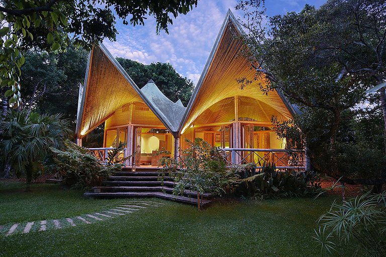 Bah135 - Hermosa villa de 3 cuartos con jardín en Trancoso