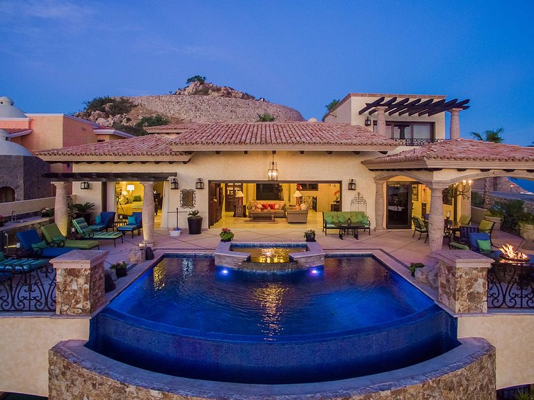 Cab015 - Spectacular 6 bedroom villa with pool in Los Cabos