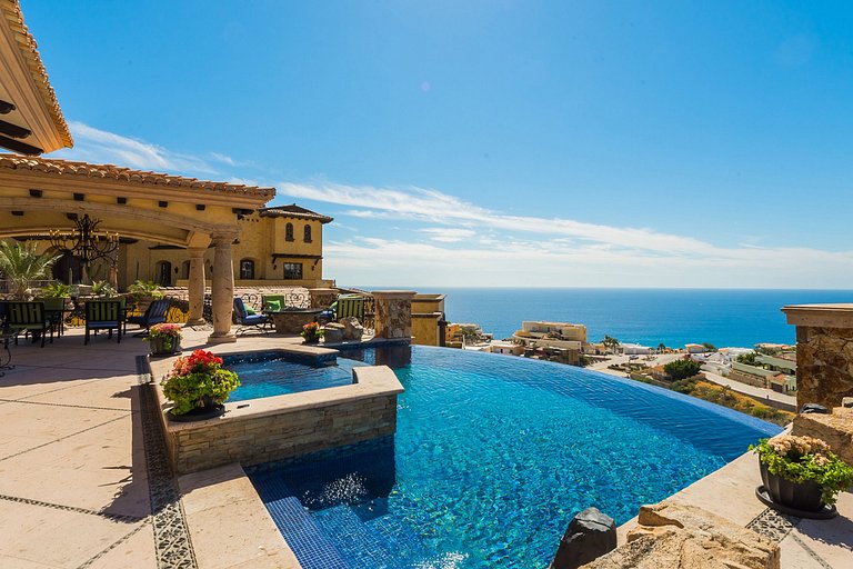 Cab015 - Spectacular 6 bedroom villa with pool in Los Cabos