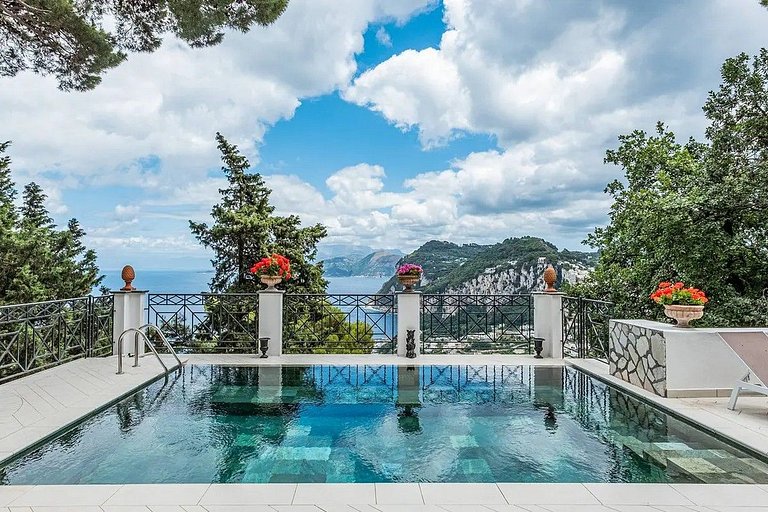 Cam005 - An exceptional villa on Capri Island