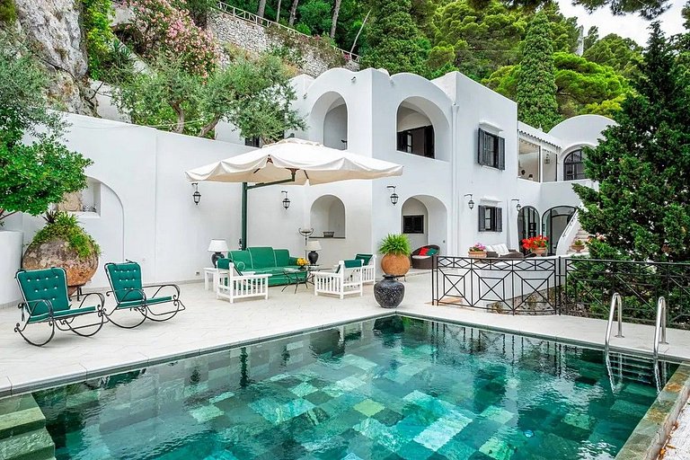 Cam005 - An exceptional villa on Capri Island