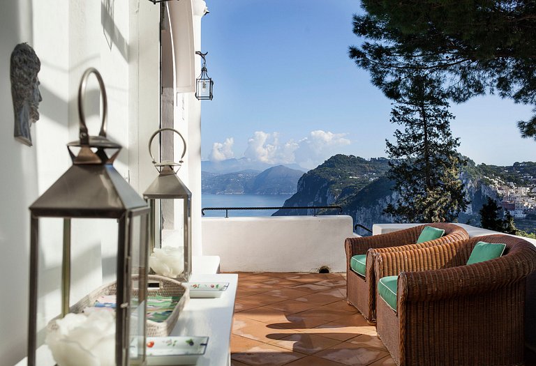 Cam005 - An exceptional villa on Capri Island