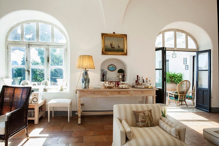 Cam005 - An exceptional villa on Capri Island