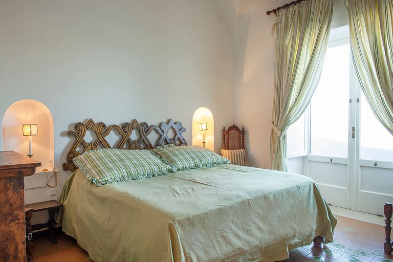 Cam005 - An exceptional villa on Capri Island