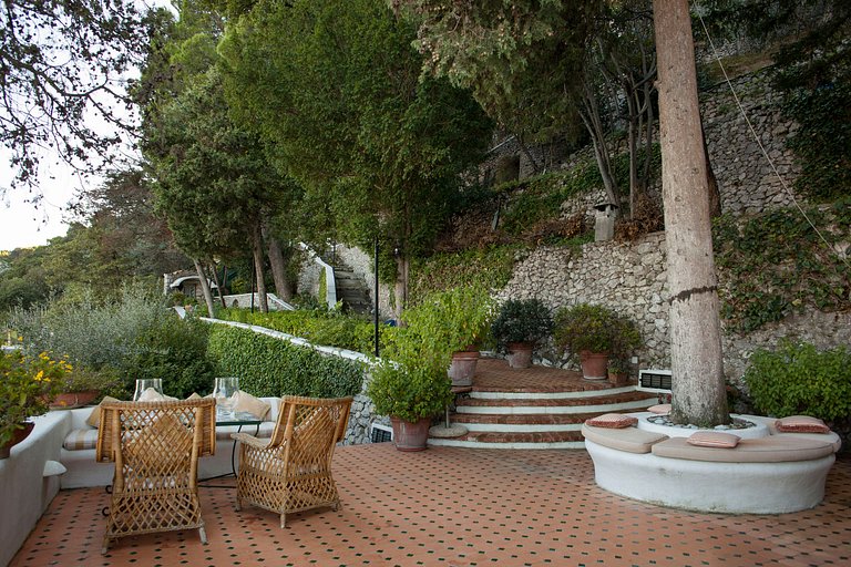 Cam005 - An exceptional villa on Capri Island