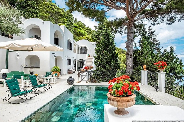 Cam005 - An exceptional villa on Capri Island