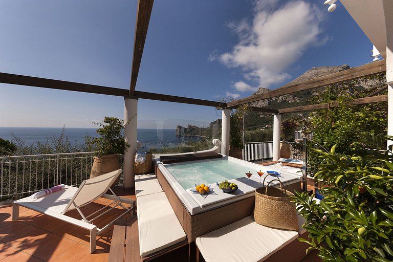 Cam009 - three-story villa on Sorrento Coast, Campania