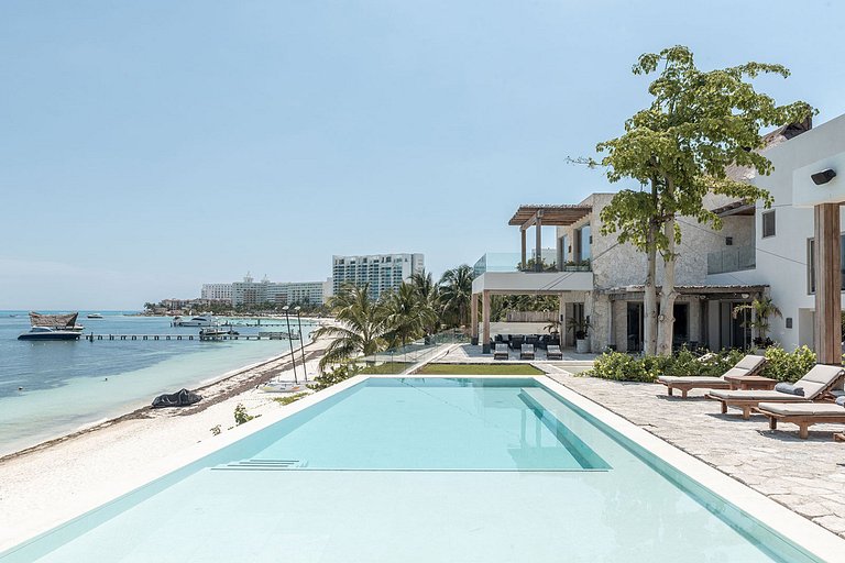 Can003 - Luxury beachfront villa in Cancún