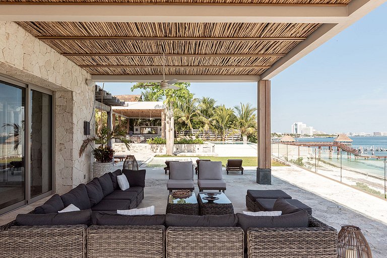 Can003 - Luxury beachfront villa in Cancún