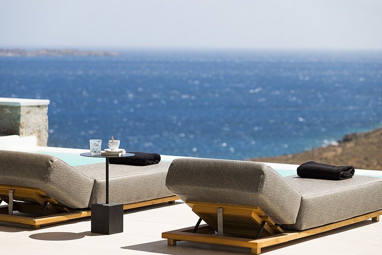 Cyc062 - Modern villa by Glyfadi Cove, Mykonos