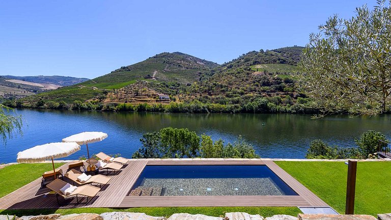 Dou010 - Exquisite Retreat on the Douro River