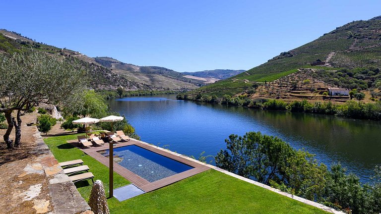 Dou010 - Exquisite Retreat on the Douro River