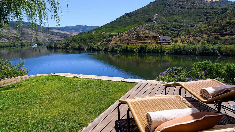 Dou010 - Exquisite Retreat on the Douro River