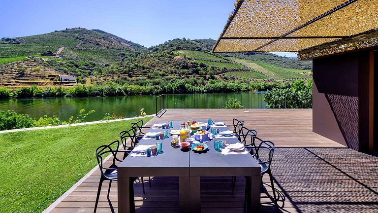 Dou010 - Exquisite Retreat on the Douro River