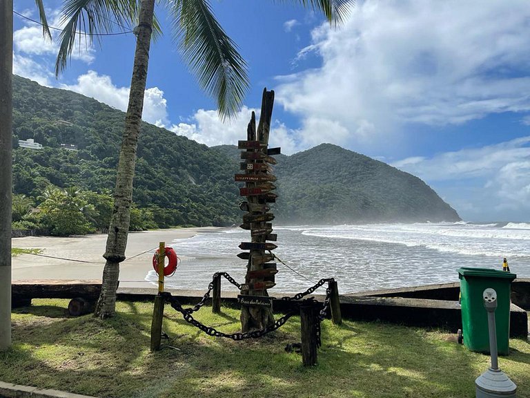 Gua001 - Beautiful villa on the sand in Guarujá