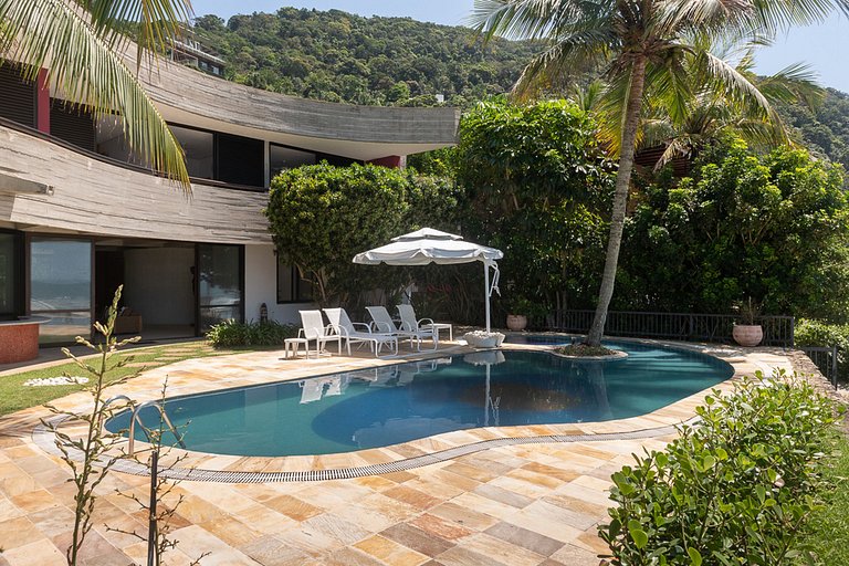 Gua001 - Beautiful villa on the sand in Guarujá