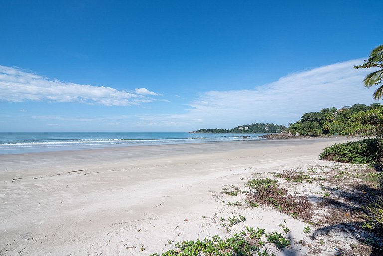 Gua001 - Beautiful villa on the sand in Guarujá