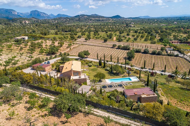 Mal003 - Property in Santa Maria, Mallorca