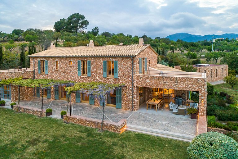 Mal003 - Property in Santa Maria, Mallorca