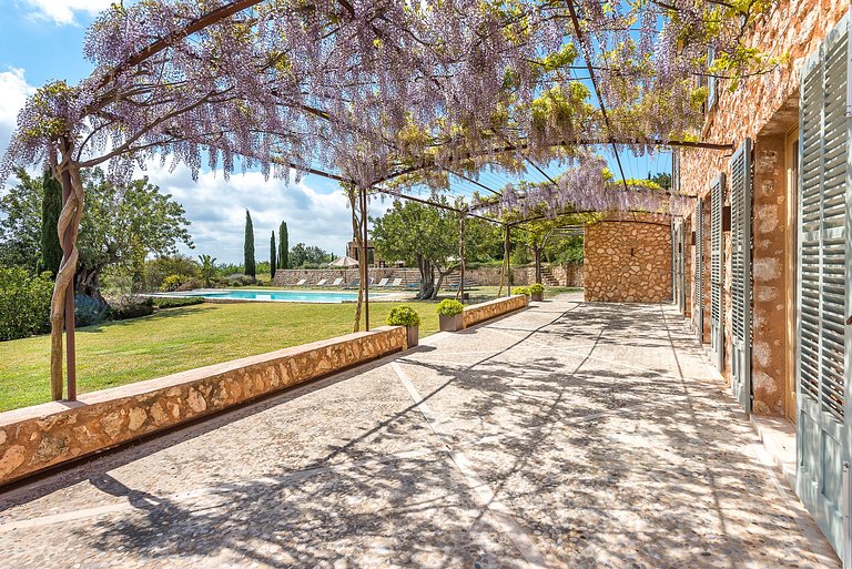 Mal003 - Property in Santa Maria, Mallorca