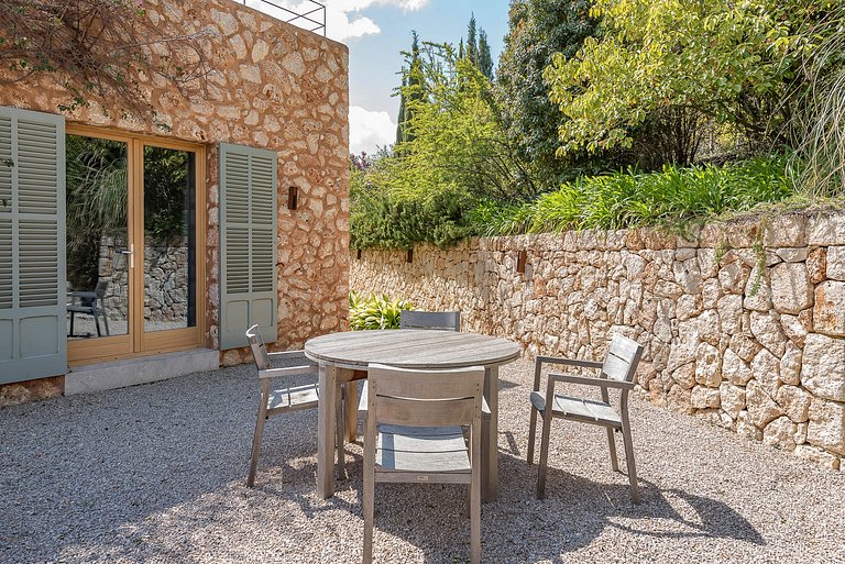 Mal003 - Property in Santa Maria, Mallorca