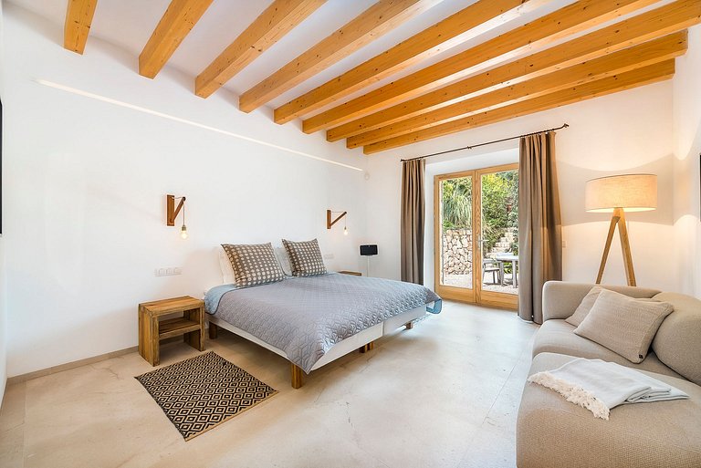 Mal003 - Property in Santa Maria, Mallorca