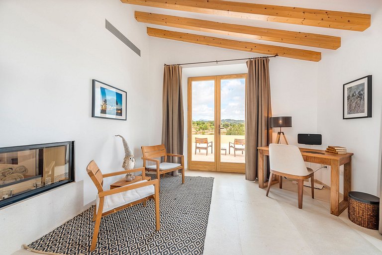 Mal003 - Property in Santa Maria, Mallorca