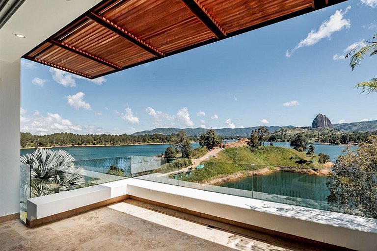 Med016 - Casa de lujo con vista al lago en Guatapé