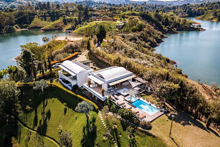 Med016 - Casa de lujo con vista al lago en Guatapé