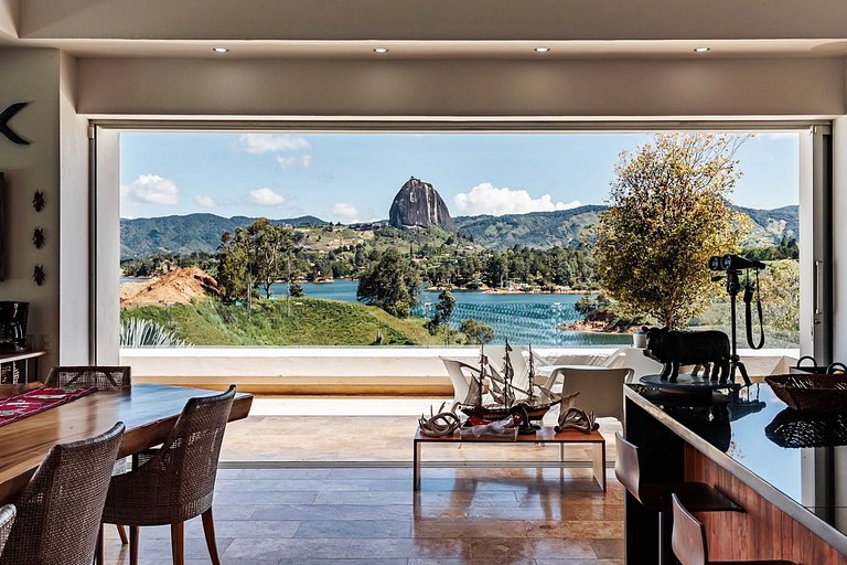 Med016 - Casa de luxo com vista para o lago em Guatapé