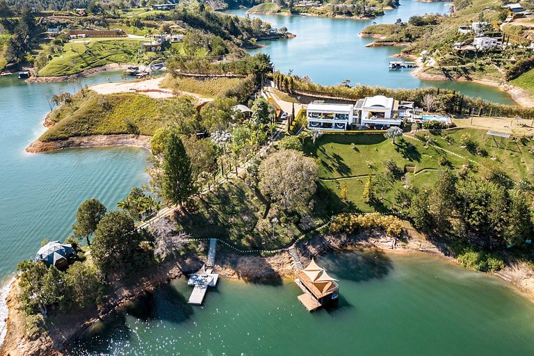 Med016 - Casa de luxo com vista para o lago em Guatapé