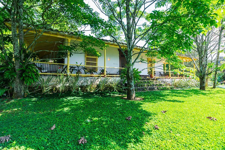 Med078 - Historical house in the hills of Medellin