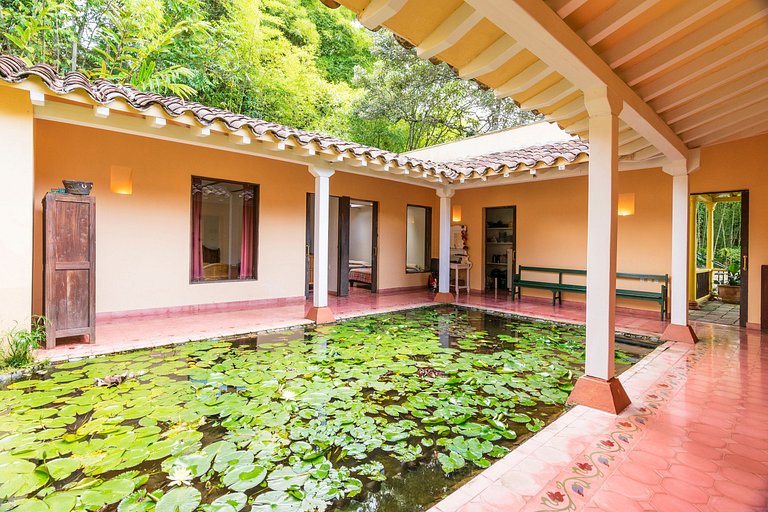 Med078 - Historical house in the hills of Medellin