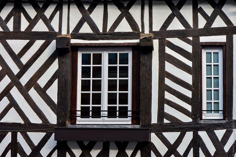 Nor004 - House with large balcony in Honfleur, Normandy.