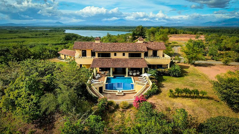 Pan009 - Luxurious villa surrounded by nature near Playa Her