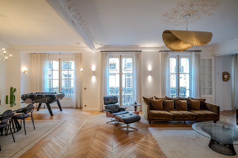 Par012 - Luxury 5 bedroom apartment in Paris 17