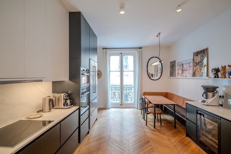 Par012 - Luxury 5 bedroom apartment in Paris 17