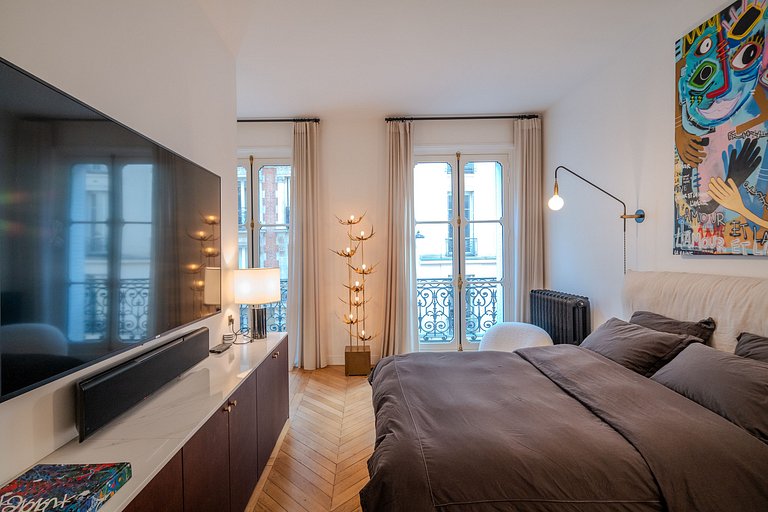 Par012 - Luxury 5 bedroom apartment in Paris 17